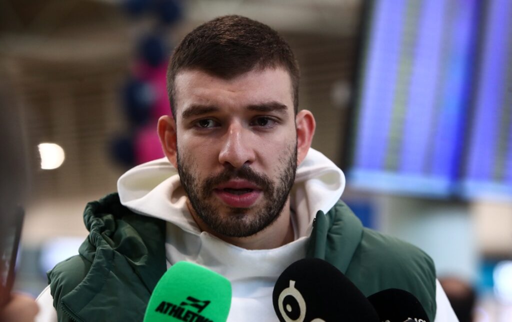 Ρογκαβόπουλος: «Ιδιαίτερο το συναίσθημα να παίζω απέναντι στην ομάδα που με ανέδειξε στην EuroLeague»