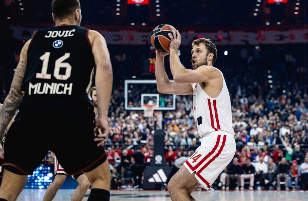 Βεζένκοβ: «Μεγάλη νίκη αλλά η Ευρωλίγκα είναι μαραθώνιος»