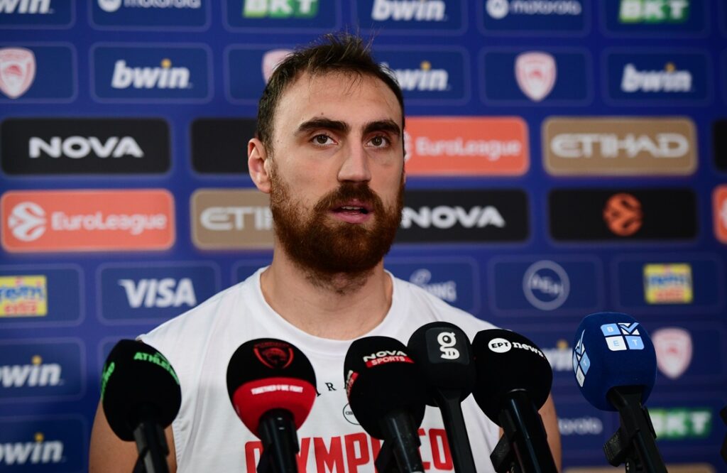 Μιλουτίνοβ: «Θα είναι ένα πραγματικά δύσκολο παιχνίδι με την Μονακό»