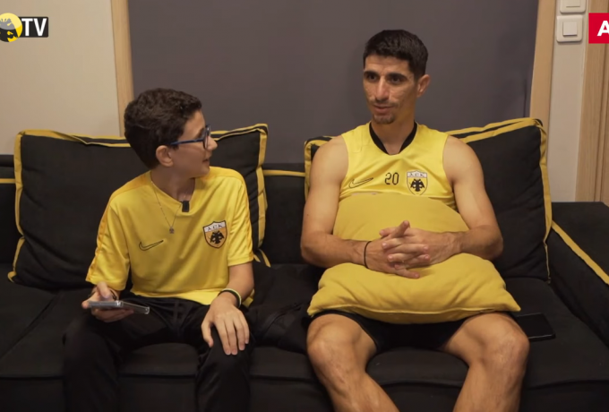 ΑΕΚ: H συνέντευξη του Πέτρου Μάνταλου στον μικρό Μιχαήλ (vid)