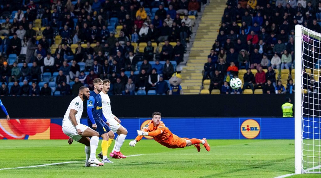 Στα ίσα (1-1) έφερε η Τσέλιε το ματς κόντρα στην ΑΕΚ – Το γκολ του Κοβάσεβιτς (vid)