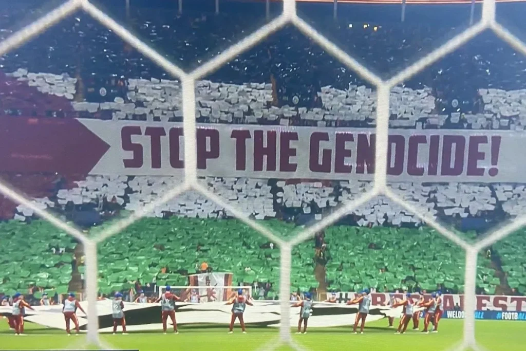 Γαλατάσαραϊ – Μπόντο Γκλιμτ: Οι Τούρκοι οπαδοί έδειξαν αλληλεγγύη στην Παλαιστίνη