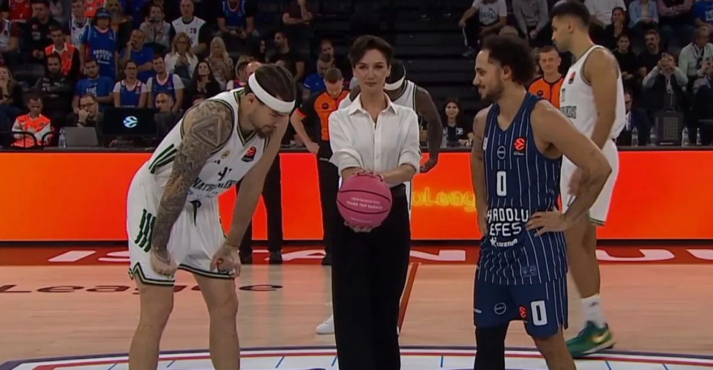 Ξέσπασε η ηθοποιός που έκανε το τζάμπολ στο Εφές-Παναθηναϊκός μετά την έρευνα για ναρκωτικά