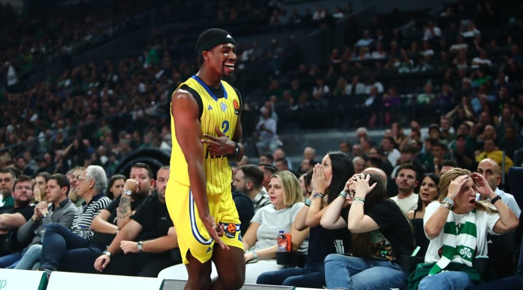 Παναθηναϊκός-Μακάμπι: Αδιανόητο τρίποντο του Κίκι Κλαρκ πίσω από το κέντρο (vid)