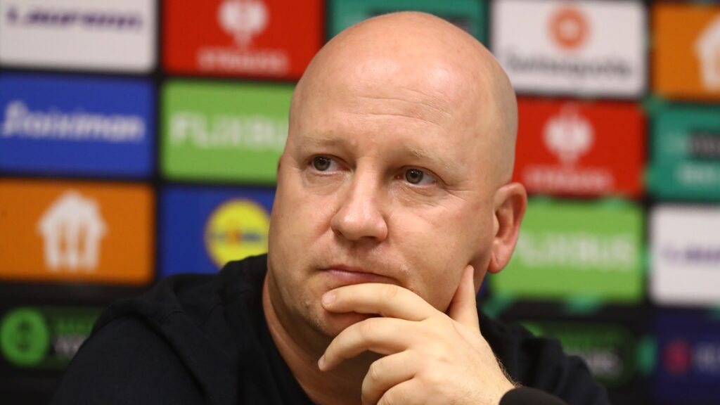 Νίκολιτς: «Να βάλουμε τέλος στα δώρα»