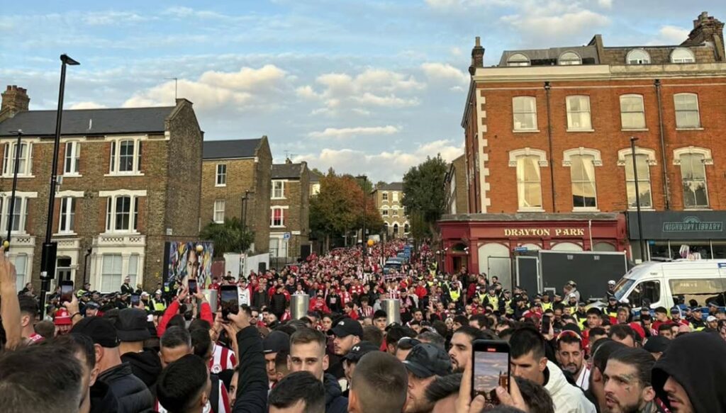 Ολυμπιακός: «Πλημμύρισε» το Βόρειο Λονδίνο» από τους φιλάθλους των ερυθρόλευκων
