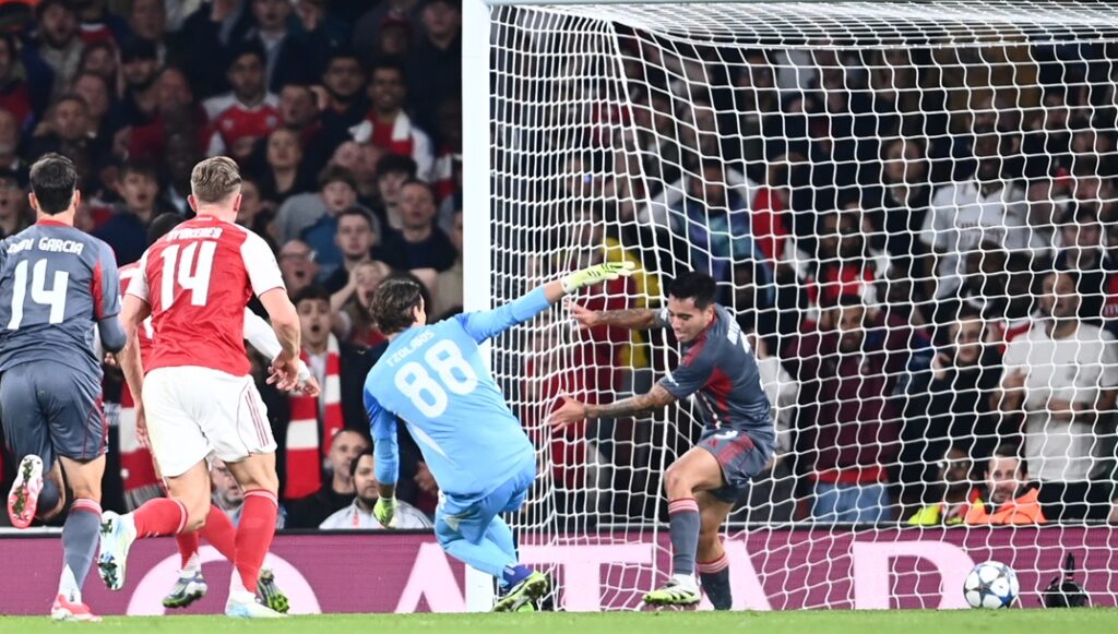 Άρσεναλ-Ολυμπιακός: Αυτό είναι το γκολ που χωρίζει τις δύο ομάδες στο ημίχρονο (vid)