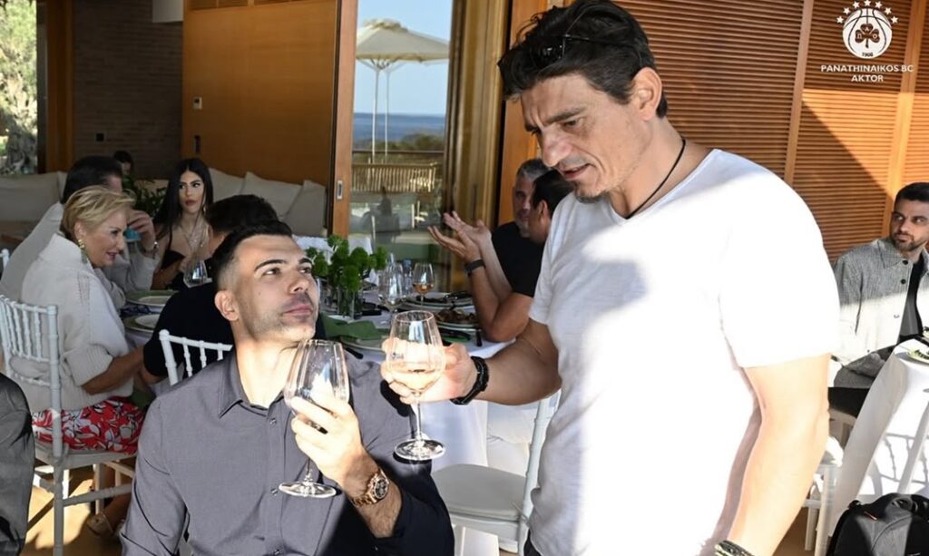 Γιαννακόπουλος: «Εκεί στη γωνία είναι το τραπεζάκι που θα βρίσκονται τα τρία τρόπαια στο τέλος της σεζόν»