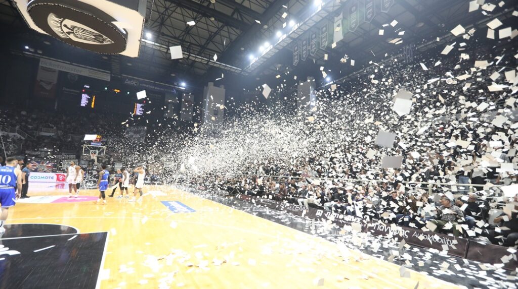 ΠΑΟΚ-Ηρακλής: Χιλιάδες χαρτάκια στον ουρανό της PAOK Sports Arena – Εντυπωσιακή ατμόσφαιρα