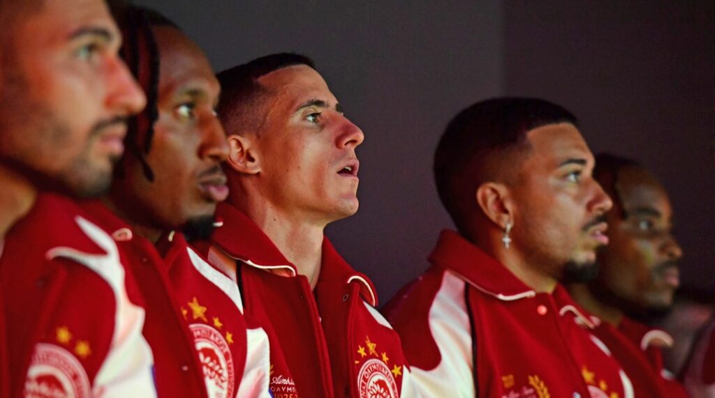 Ποντένσε: «Κάθε φορά που βλέπω τέτοιες εικόνες τρέχουν δάκρυα από τα μάτια μου»