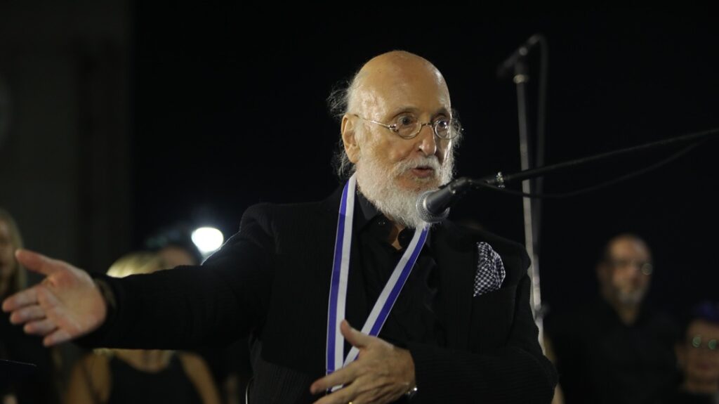 Πέθανε ο Διονύσης Σαββόπουλος, ο «Νιόνιος» που τραγούδησε την Ελλάδα