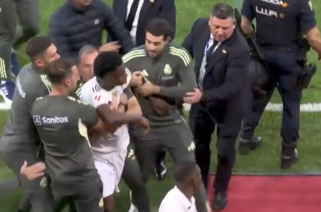 Χαμός μετά το Ρεάλ-Μπάρτσα: Ο Βινίσιους πήγε να ορμήσει στον Γιαμάλ και του έκανε χειρονομίες