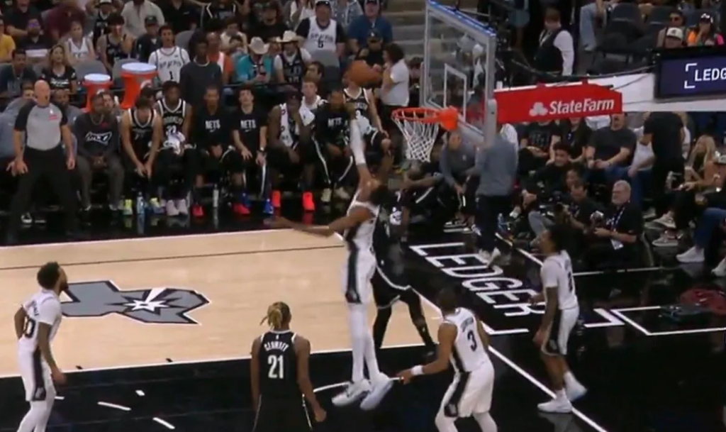 Γουεμπανιάμα: Δύο μπλοκ στην ίδια φάση και τρίποντο από τα 9 μέτρα από τον Γάλλο σούπερ σταρ