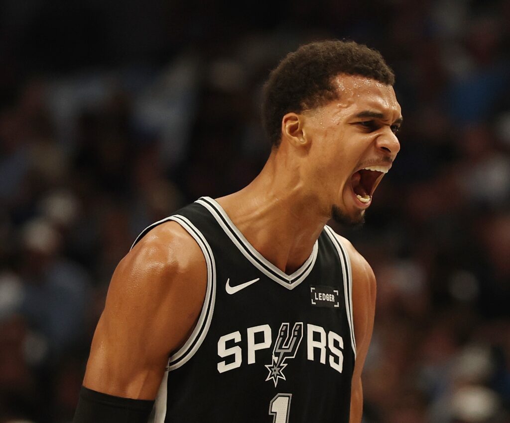 ΝΒΑ: Μυθική επιστροφή Γουενμπανιάμα – «Διέλυσε» τους Ντάλας με 40 πόντους (vid