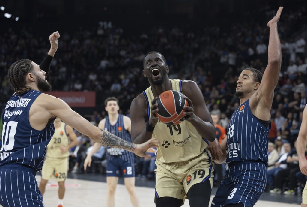 Ανατολού Εφές-Μπαρτσελόνα 74-73: Πήρε το θρίλερ στα 0,3” στην επιστροφή του Πασκουάλ