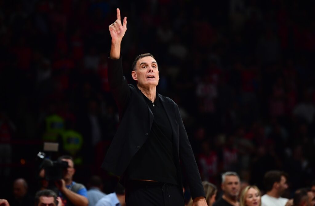 Μπαρτζώκας: «Στην τελευταία περίοδο παίξαμε άμυνα»