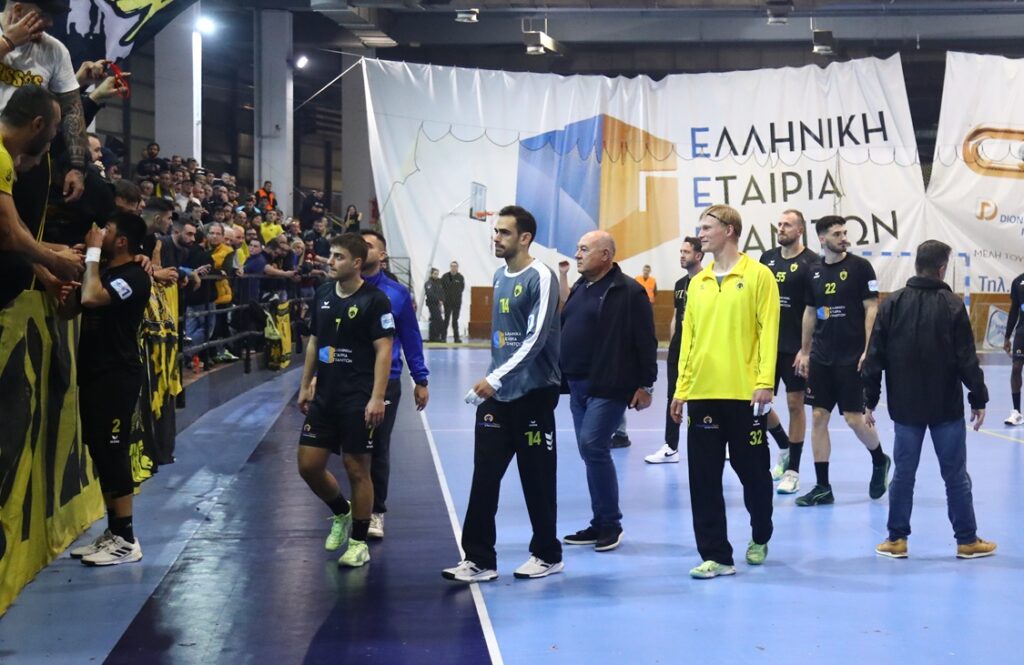 Διακοπή στο ΑΕΚ – Ολυμπιακός λόγω υβριστικών συνθημάτων