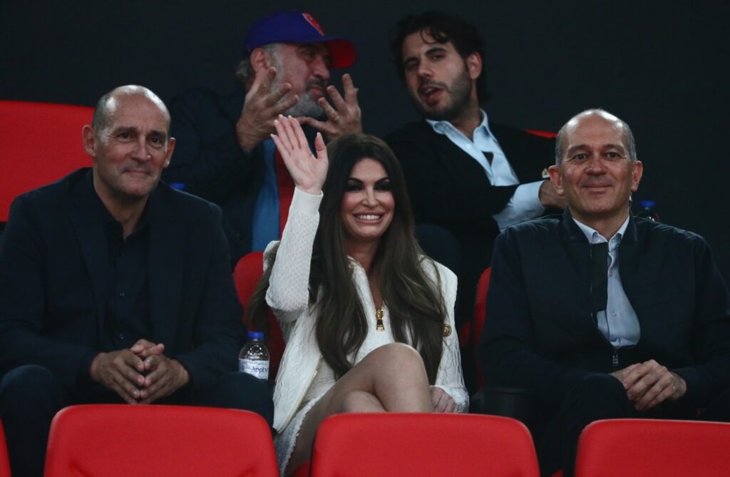 Ολυμπιακός-Ζάλγκιρις: Η πρέσβειρα των ΗΠΑ, Κίμπερλι Γκίλφοϊλ στο ΣΕΦ