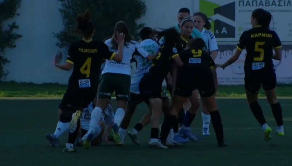 ΑΕΚ-Παναθηναϊκός: Πιάστηκαν στα χέρια οι παίκτριες πριν τη λήξη του ντέρμπι