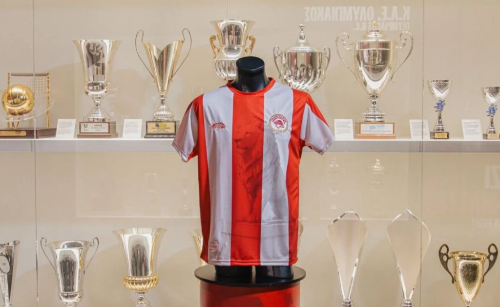 Ολυμπιακός: Παρουσίασε την επετειακή φανέλα του Ερασιτέχνη για τα 100 χρόνια του συλλόγου