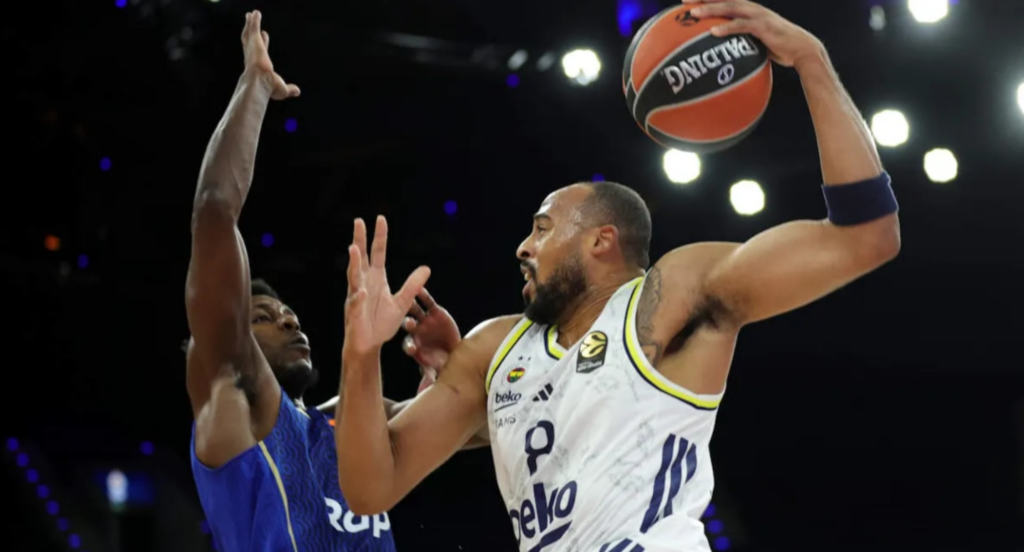 Η Φενέρ…ίδρωσε αλλά έκαμψε την αντίσταση της Μακάμπι και χτίζει σερί (84-75)