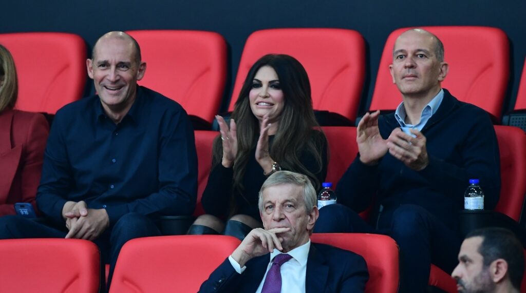 Ολυμπιακός-Παρί: Ξανά στο ΣΕΦ η πρέσβειρα των ΗΠΑ στην Ελλάδα, Κίμπερλι Γκίλφοϊλ