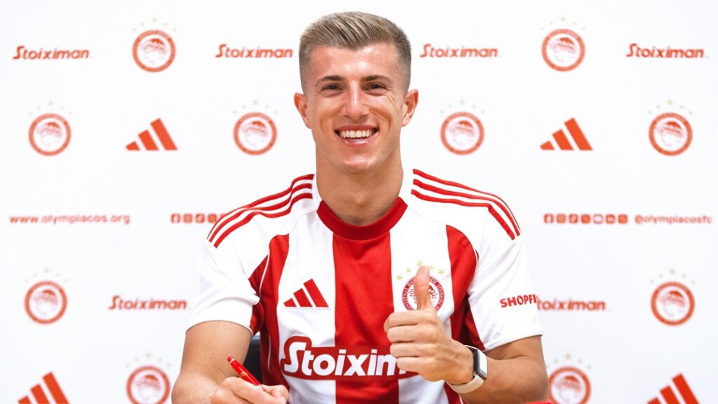 Κοστίνια: «Νιώθω περήφανος για την ανανέωση με τον Ολυμπιακό»