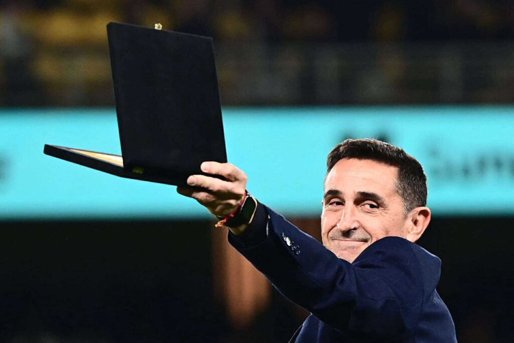 Χιμένεθ: Θερμή υποδοχή από τους φίλους της ΑΕΚ – Τον τίμησε η «Ένωση» (pics)