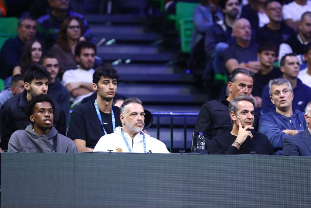 Μητσοτάκης: Στις εξέδρες του Telecom Center Athens για χάρη του… Τζόκοβιτς (pic)