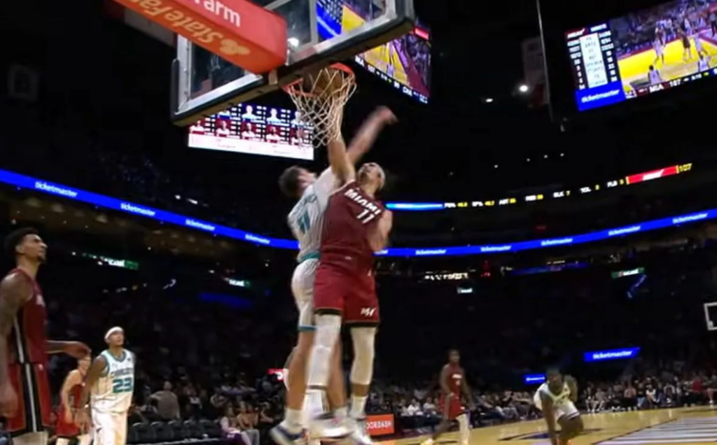 NBA: Το Top-10 της βραδιάς – Το ankle break του Χάκεζ στην κορυφή (vid)