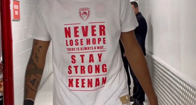 Ολυμπιακός: Συγκινητικό μπλουζάκι για τον Έβανς (pic)