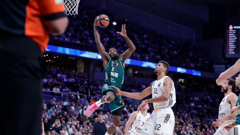 Παναθηναϊκός: Στιγμές τρέλας και πάλι με Φαρίντ και Σλούκα στα αποδυτήρια μετά την νίκη (+vid)