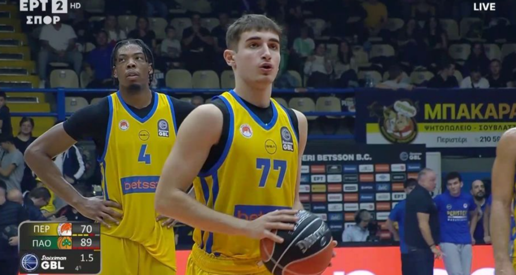 Η πιο όμορφη στιγμή του ματς – O Σλούκας έκανε σκόπιμα φάουλ στον Παπαγεωργίου για να σκοράρει τους πρώτους του πόντους