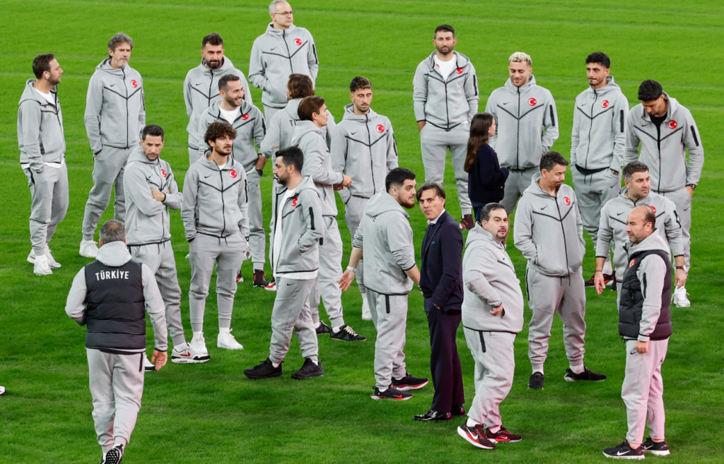 Τουρκία: Η εθνική ομάδα κατήγγειλε κλοπές από τα αποδυτήρια στην Ισπανία – Οι απώλειες ξεπερνούν τα 300.000 ευρώ
