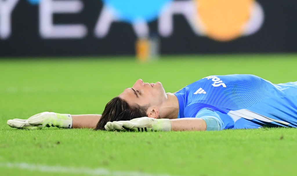 Ολυμπιακός: Συγκλονιστική εικόνα με τον συντετριμμένο Τζολάκη μετά την ισοφάριση της Αϊντχόφεν