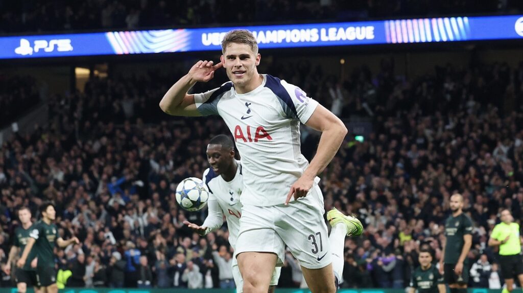 «Ο Μέσι σε κεντρικό αμυντικό» – Δε χορταίνουμε να βλέπουμε το απίθανο γκολ του Φαν ντε Φεν (vid)