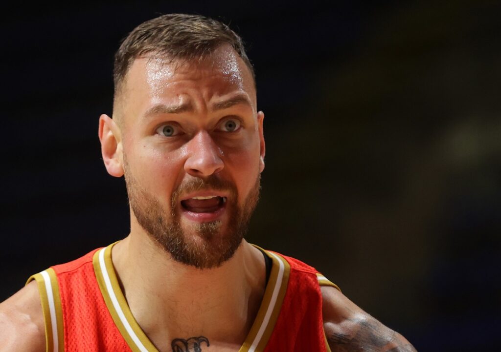 Μοτιεγιούνας: Έμεινε στον Ερυθρό Αστέρα έως το τέλος της σεζόν