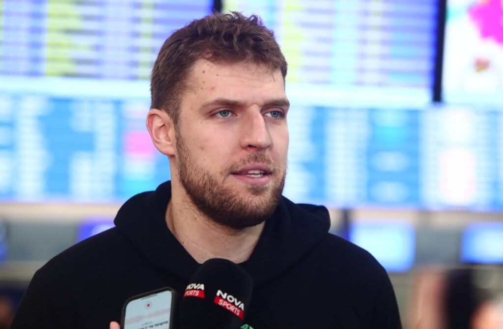 Βεζένκοβ για Μόρις: «Θα τον βοηθήσουμε και είμαστε σίγουροι ότι κι αυτός θα μας βοηθήσει»