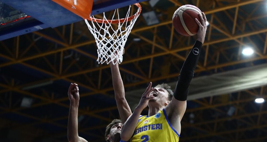 Υπέταξε και τη Σάσαρι το φοβερό και τρομερό Περιστέρι