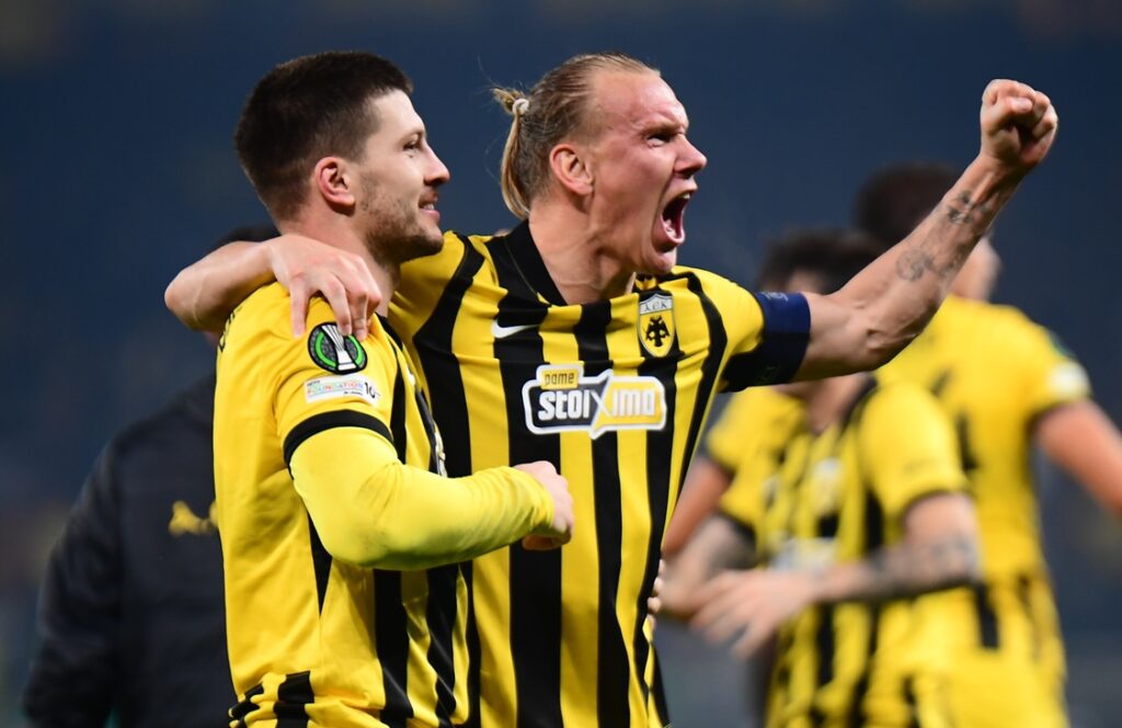 «Έρχονται Χριστούγεννα πρόεδρε»: Πάρτι στα αποδυτήρια της ΑΕΚ και πριμ-μαμούθ (+vid)