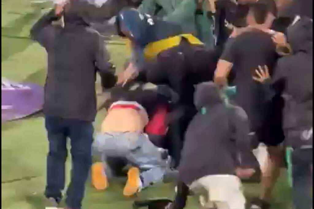 Σκηνές «πολέμου» σε αγώνα στην Κολομβία – Αδιανόητο ξύλο στον τελικό του Κυπέλλου