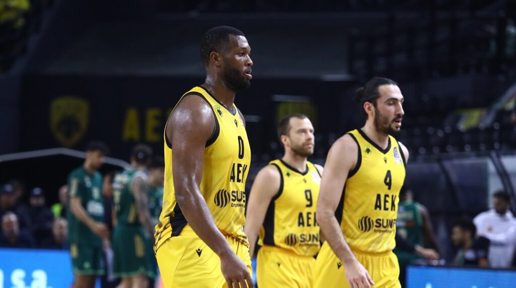 Η ΔΕΑΒ επέβαλε ποινή μια αγωνιστική στην ΑΕΚ για ένα καπνογόνο στο ματς με τον Παναθηναϊκό