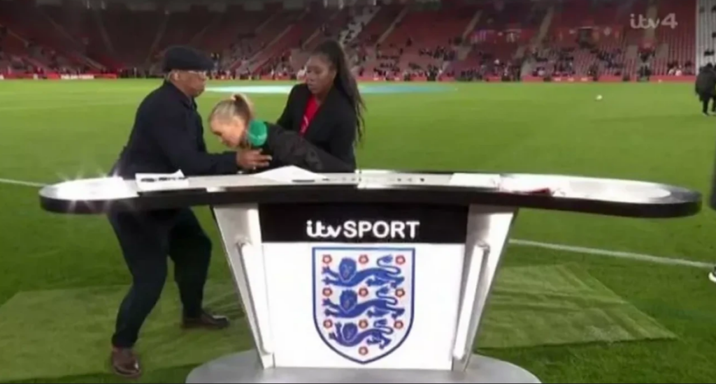 Αγγλία: Δημοσιογράφος λιποθύμησε σε ζωντανή μετάδοση ποδοσφαίρου