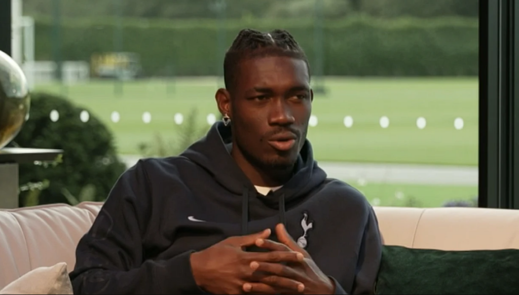 Μπισούμα: Ξανά μπελάδες με αέριο γέλιου, κινδυνεύει να μείνει εκτός Τότεναμ