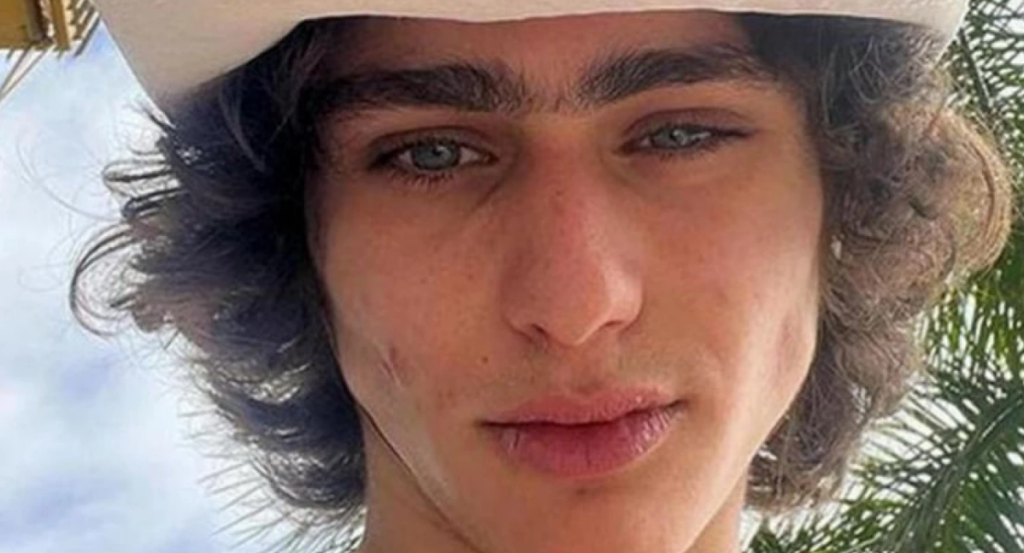 Κοστακούρτα: Συγκλονίζει η αποκάλυψη του γιου του για τα ναρκωτικά – «Δεν ξέρω πώς δεν πέθανα»