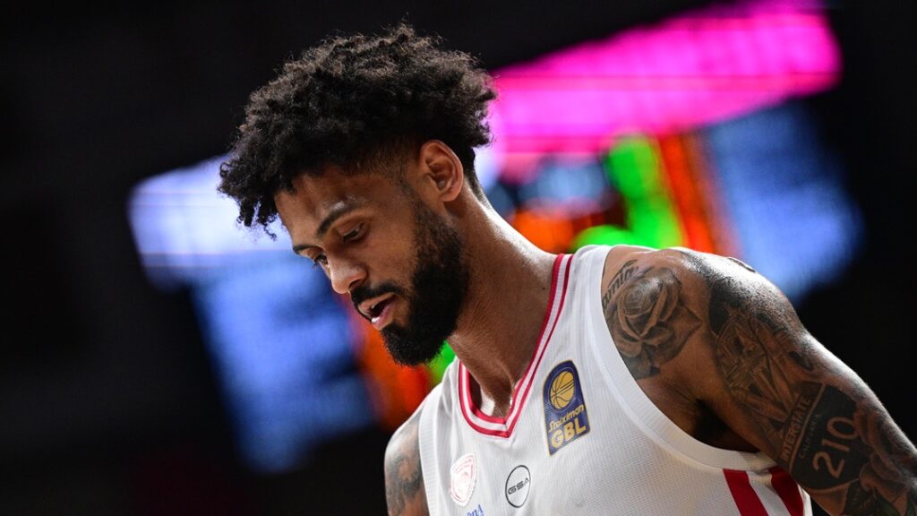 Η ΜΥΘΙΚΗ εμφάνιση του Τάιλερ Ντόρσεϊ των 41 πόντων επί του Κολοσσού (vid)