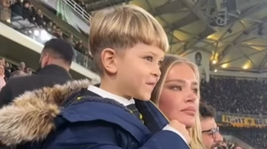 Απίθανο βίντεο – Ο μικρός γιος του Γιόβιτς τραγουδούσε από τις κερκίδες τον ύμνο της ΑΕΚ