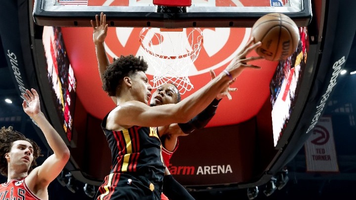 NBA: Θρίλερ σε Σακραμέντο και Ατλάντα… καταιγίδα Μπράνσον στη Νέα Υόρκη, λύγισαν οι Μπακς