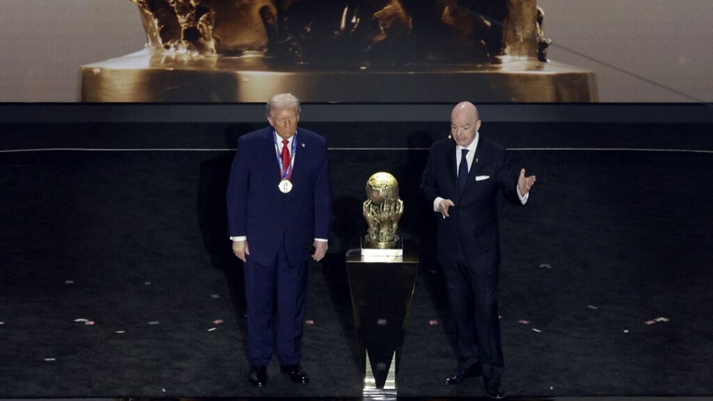 Στον Ντόναλντ Τραμπ το πρώτο βραβείο ειρήνης της FIFA