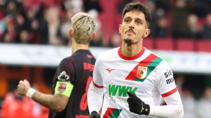 Ο Γιαννούλης με γκολ και ασίστ έκανε τη διαφορά στη νίκη της Άουγκσμπουργκ (2-0) επί της Λεβερκούζεν